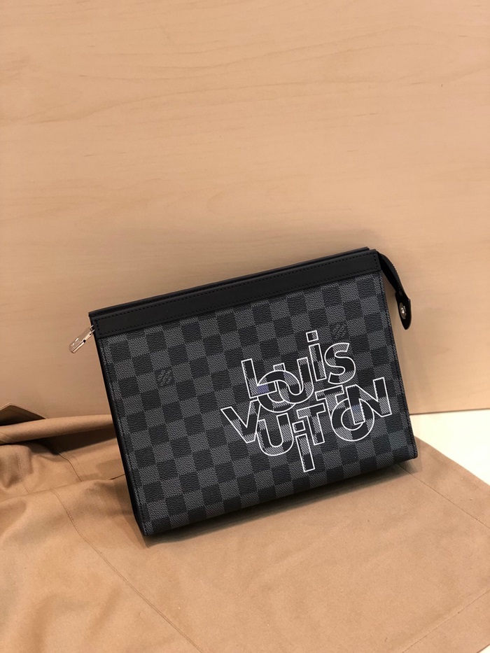 LOUIS VUITTON 루이비통 2020 남여공용 클러치백 M61692,LOUB1717,26cm,블랙