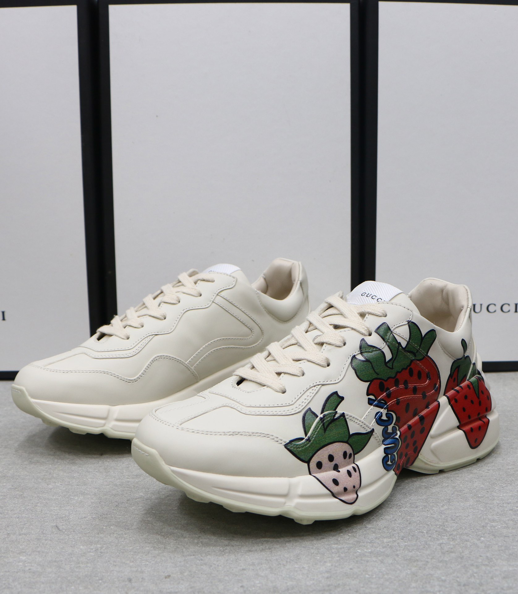 GUCCI 구찌 최고급 라이톤 스니커즈 딸기버전