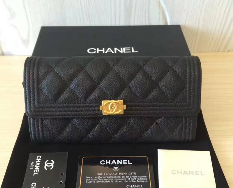 CHANEL 샤넬 보이 캐비어 금장 장지갑-1