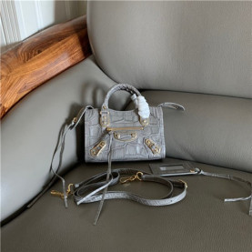 BALENCIAGA 발렌시아가 모터백 나노 18CM B36441-2 신상