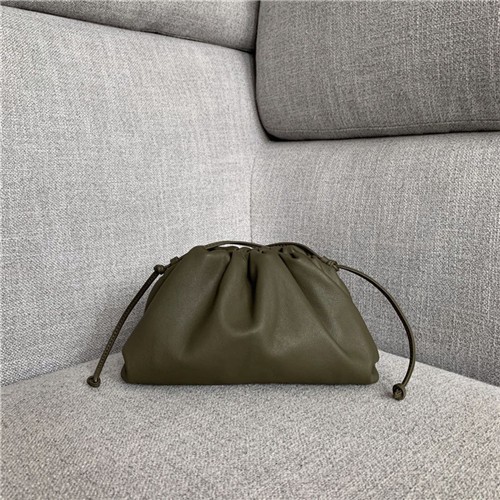 BOTTEGA VENETA 보테가베네타 버터카프 파우치백 미듐 585852