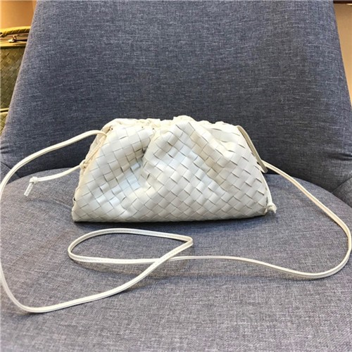 BOTTEGA VENETA 보테가베네타 버터카프 더 파우치백 BV2300-3