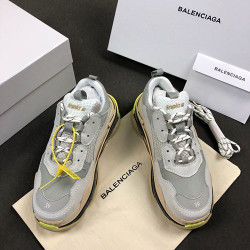 BALENCIAGA 발렌시아가 트리플S 남여공용 스니커즈 A717638360
