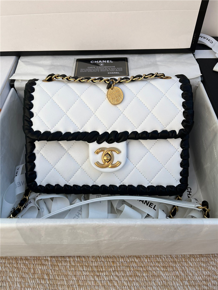 CHANEL 샤넬 플랩백 22CM AS6705 2COLOR