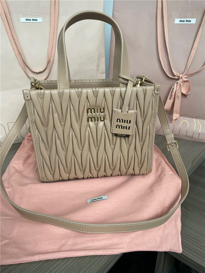 MIUMIU 미우미우 마테라쎄 나파 가죽 토트백 5BG263
