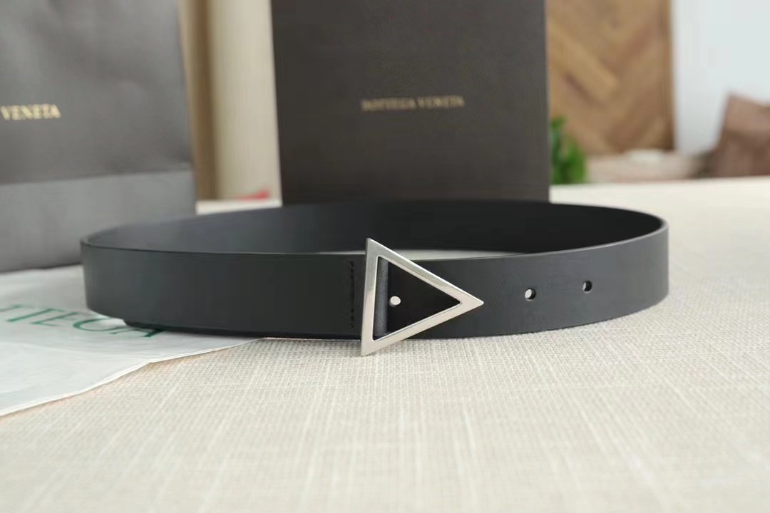 BOTTEGA VENETA 보테가베네타 트라이앵글 버클 레더 벨트