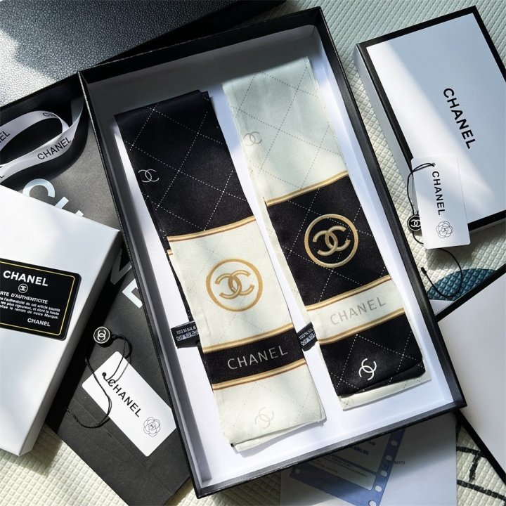 CHANEL 샤넬 쁘띠 실크 방도