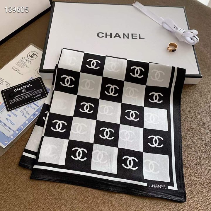 CHANEL 샤넬 실크 사각 스카프