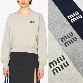 MIUMIU 미우미우 영문로고 브이넥 맨투맨