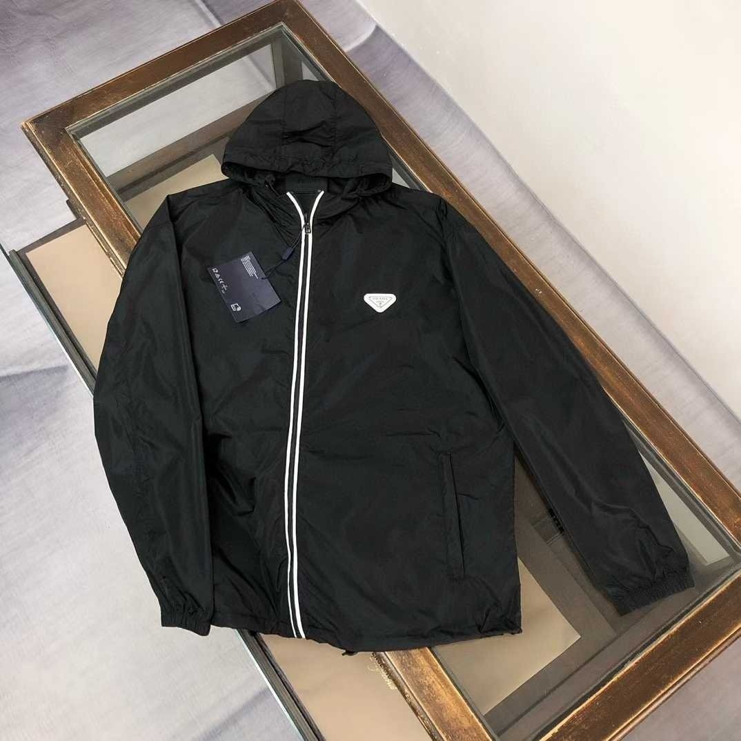 PRADA 프라다 화이트 지퍼 바람막이