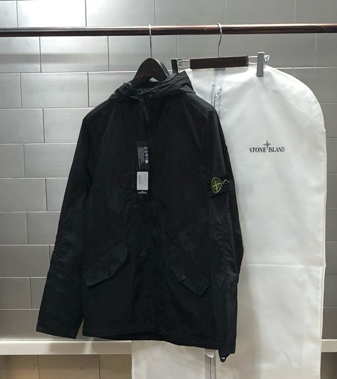 STONE ISLAND 스톤아일랜드 고스트 후드 바람막이
